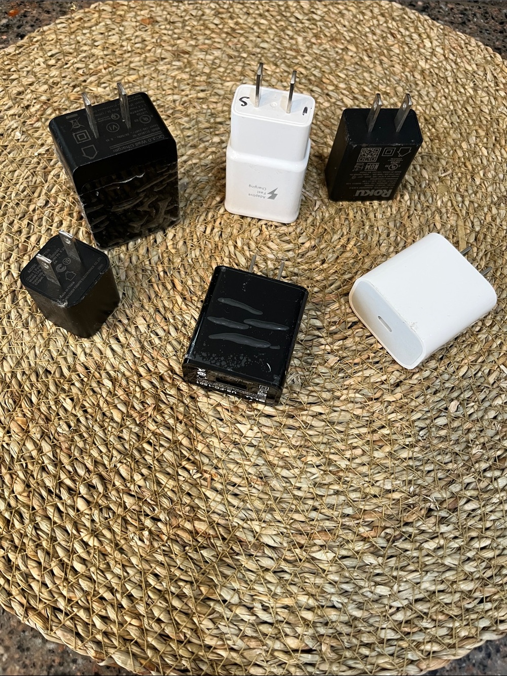Universal USB Wall Charger Bundle - Black & White
